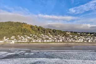 1906 NE 69th St, Lincoln City, OR 97367 - Photo 16