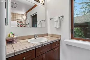 13537 Fielding Rd, Lake Oswego, OR 97034 - Photo 32