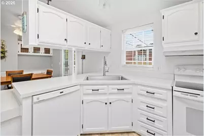 385 SE Anchor Ave, Depoe Bay, OR 97341 - Photo 10