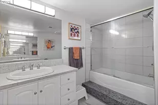 10644 NE Russell Ct, Portland, OR 97220 - Photo 36