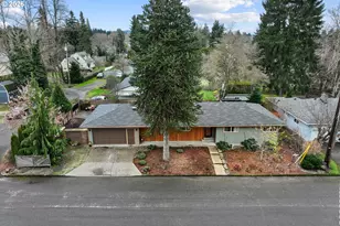 10644 NE Russell Ct, Portland, OR 97220 - Photo 2