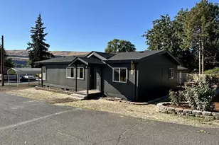 105 Columbia Ave, Wishram, WA 98673 - Photo 1