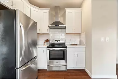 7805 N Hereford Ave, Portland, OR 97203 - Photo 14