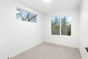 11067 SW 61st Ave, Portland, OR 97219 - Photo 8