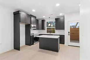 11067 SW 61st Ave, Portland, OR 97219 - Photo 4