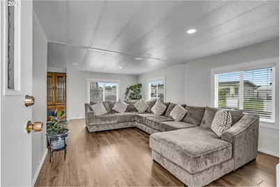 841 SW Liberty Bell Dr, Beaverton, OR 97006 - Photo 4