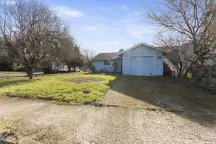 435 Gentle Ave E, Monmouth, OR 97361 - Photo 2