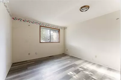 435 Gentle Ave E, Monmouth, OR 97361 - Photo 8