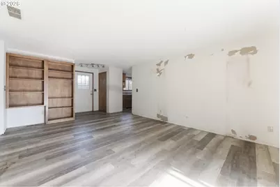 435 Gentle Ave E, Monmouth, OR 97361 - Photo 10