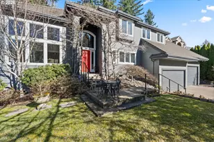 7717 NW Blue Pointe Ln, Portland, OR 97229 - Photo 2