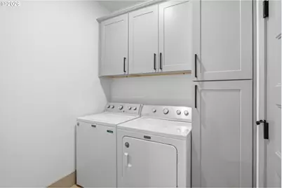 980 S 66th Pl, Springfield, OR 97478 - Photo 32