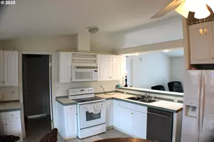 124 Country Side Ln, Winston, OR 97496 - Photo 10