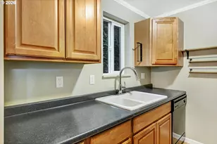 1640 Village Park Pl, West Linn, OR 97068 - Photo 8