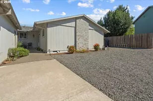 555 Hartke Loop, Oregon City, OR 97045 - Photo 2