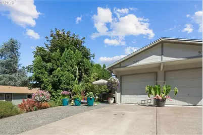 555 Hartke Loop, Oregon City, OR 97045 - Photo 2