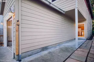 7942 N Hurst Near The Park Ave, Portland, OR 97203 - Photo 10