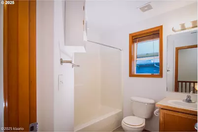 7942 N Hurst Near The Park Ave, Portland, OR 97203 - Photo 24