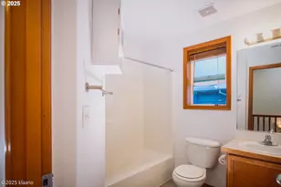 7942 N Hurst Near The Park Ave, Portland, OR 97203 - Photo 24