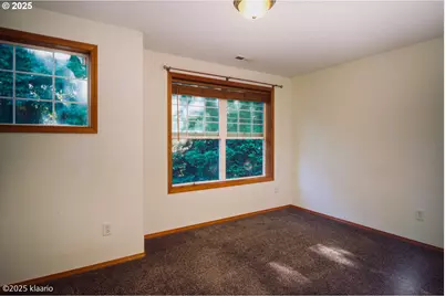 7942 N Hurst Near The Park Ave, Portland, OR 97203 - Photo 18