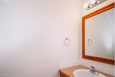 7942 N Hurst Near The Park Ave, Portland, OR 97203 - Photo 8