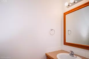 7942 N Hurst Near The Park Ave, Portland, OR 97203 - Photo 8