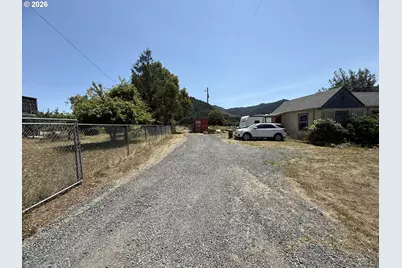 140 Poplar St, Powers, OR 97466 - Photo 6