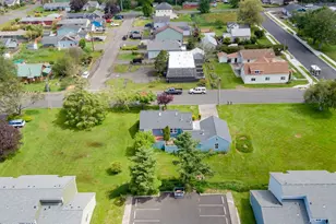 135 SW 2nd St, Warrenton, OR 97146 - Photo 4