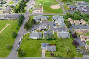 135 SW 2nd St, Warrenton, OR 97146 - Photo 8