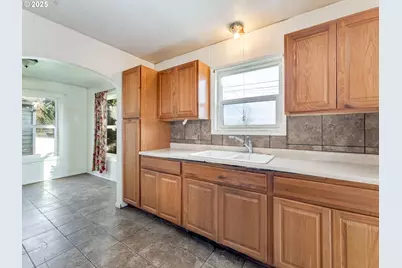 375 SW Spruce St, Willamina, OR 97396 - Photo 12