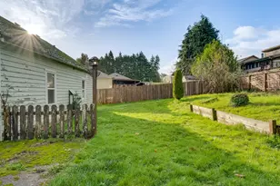 375 SW Spruce St, Willamina, OR 97396 - Photo 4