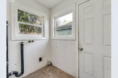 375 SW Spruce St, Willamina, OR 97396 - Photo 18