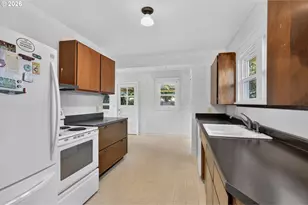 422 W 11th St, The Dalles, OR 97058 - Photo 8
