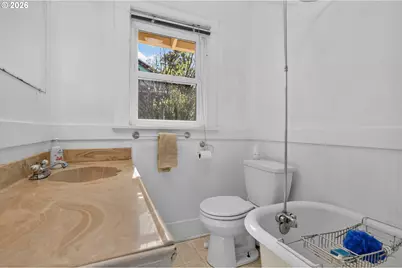 422 W 11th St, The Dalles, OR 97058 - Photo 20