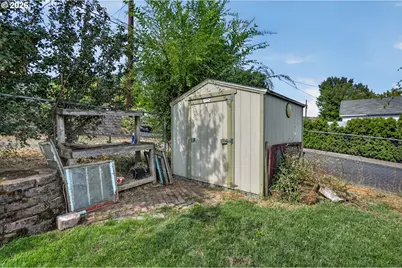 422 W 11th St, The Dalles, OR 97058 - Photo 32