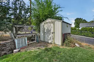 422 W 11th St, The Dalles, OR 97058 - Photo 32