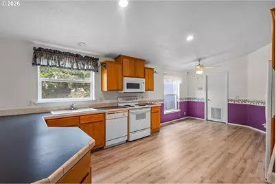 1100 SW 2nd Ave, Mill City, OR 97360 - Photo 8