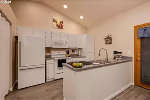 959 SW Oriole St, McMinnville, OR 97128 - Photo 10