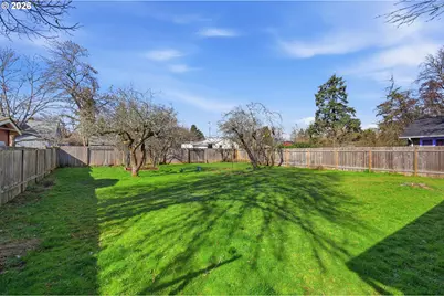 2950 Ferry St, Eugene, OR 97405 - Photo 22