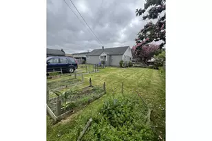 2035 Cedar Ave, Reedsport, OR 97467 - Photo 4