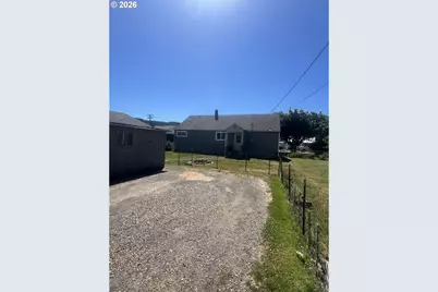2035 Cedar Ave, Reedsport, OR 97467 - Photo 6