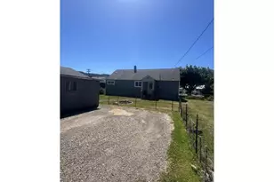 2035 Cedar Ave, Reedsport, OR 97467 - Photo 6