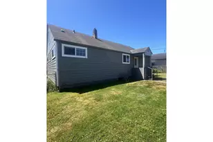 2035 Cedar Ave, Reedsport, OR 97467 - Photo 4