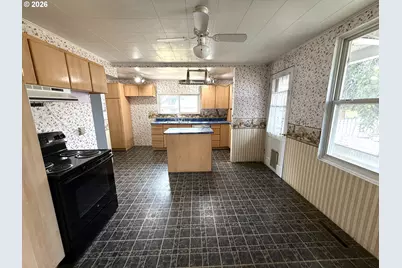 209 W Broadway St, Goldendale, WA 98620 - Photo 18