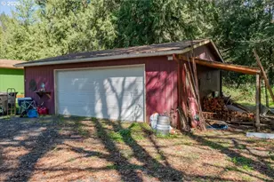 42927 Island Inn Dr, Lebanon, OR 97355 - Photo 6