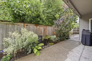 910 NW Hertel St, Hillsboro, OR 97124 - Photo 48