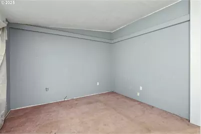 5510 E St, Springfield, OR 97478 - Photo 8