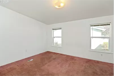 5510 E St, Springfield, OR 97478 - Photo 12