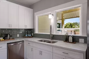 2027 N Webster St, Portland, OR 97217 - Photo 18