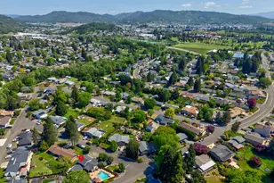 1308 NW Garden St, Roseburg, OR 97471 - Photo 4