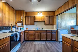 1726 Johnson St, North Bend, OR 97459 - Photo 18